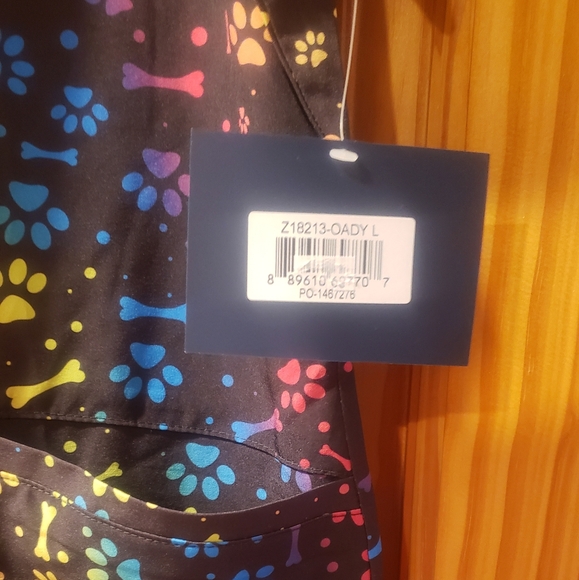 Zoe And Chloe Women's V-Neck Ombre All Day Print Scrub Top Size L - Picture 2 of 5